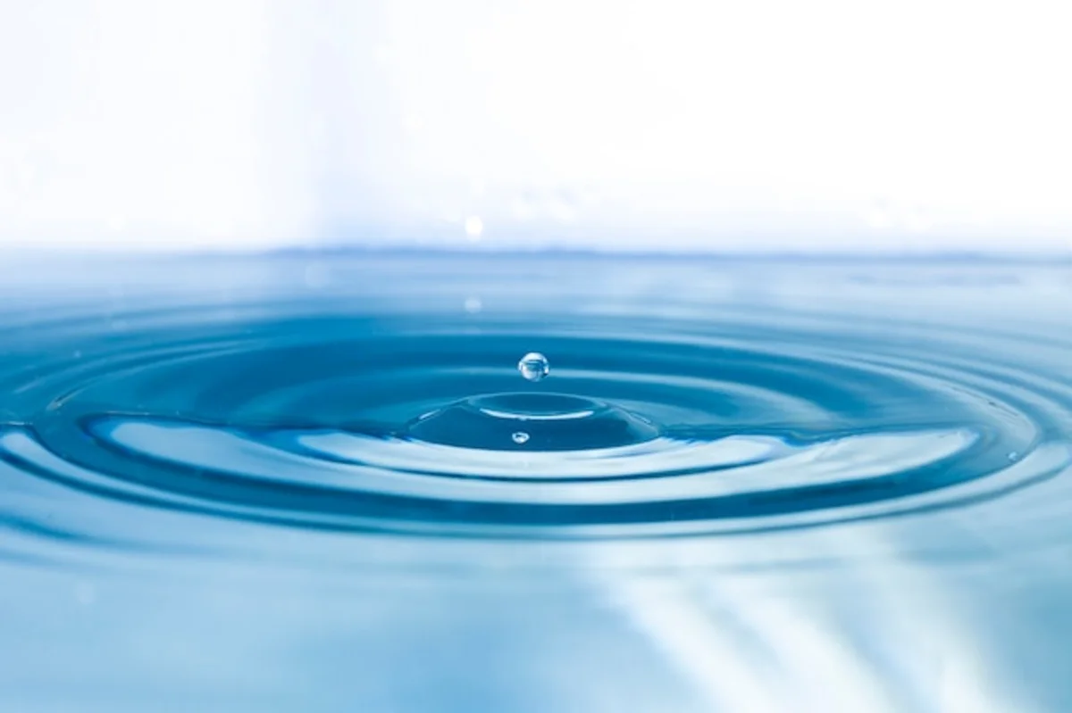 unusual water flow on surface close up
