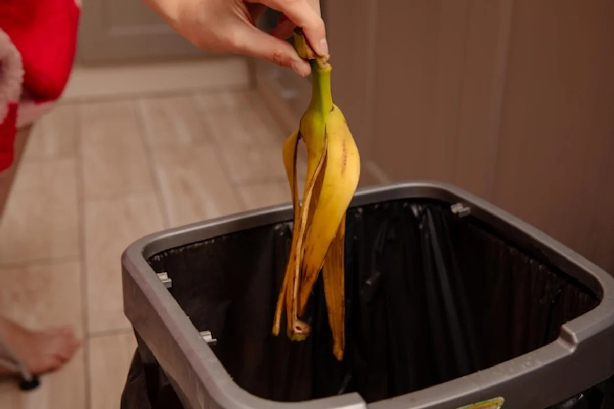 banana peel cleaning kitchen