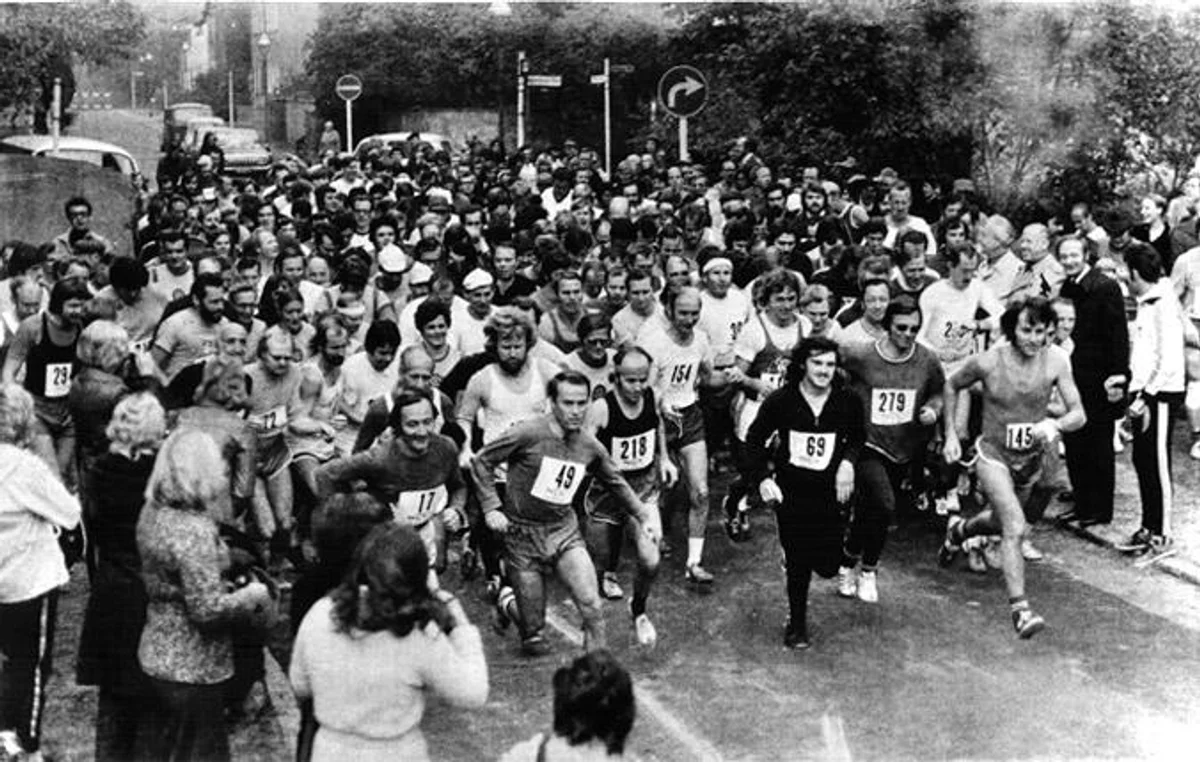 vintage marathon race germany 1970s crowd runner