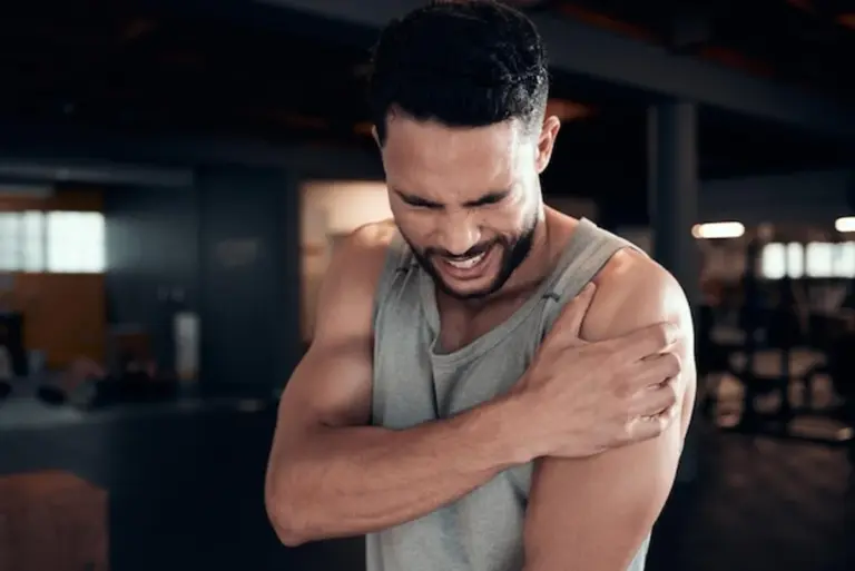 athlete making common gym mistakes