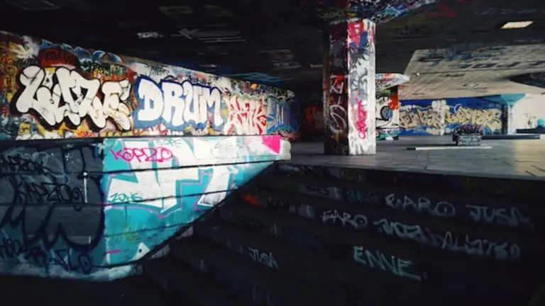 berlin authentic street art night subway graffiti