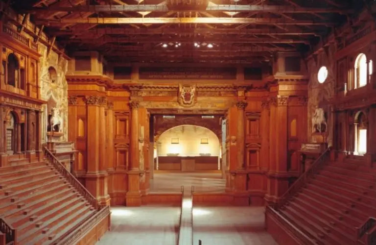 modern reinterpretation of classical theatre germany