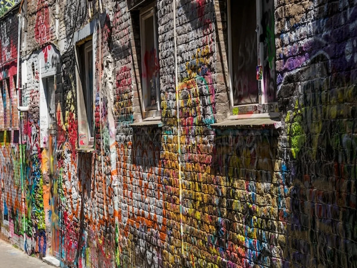 berlin street art wall graffiti perspective urban