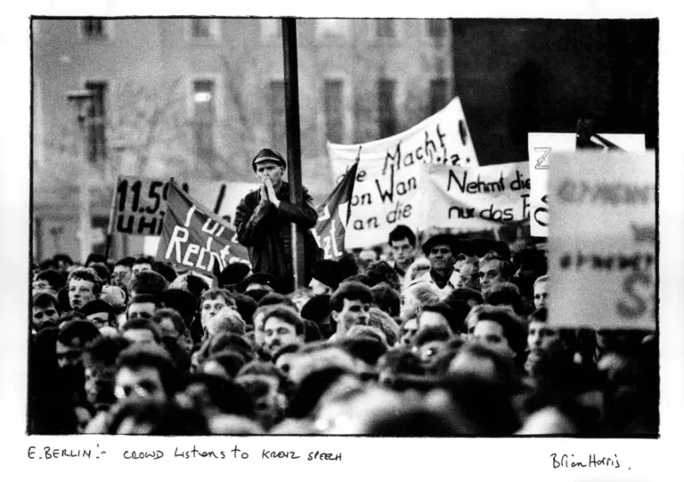 berlin wall fall emotional moment 1989 historic crowds