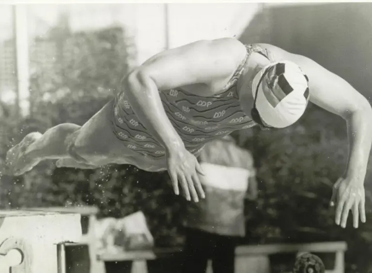 historic German Olympic swimmer record moment