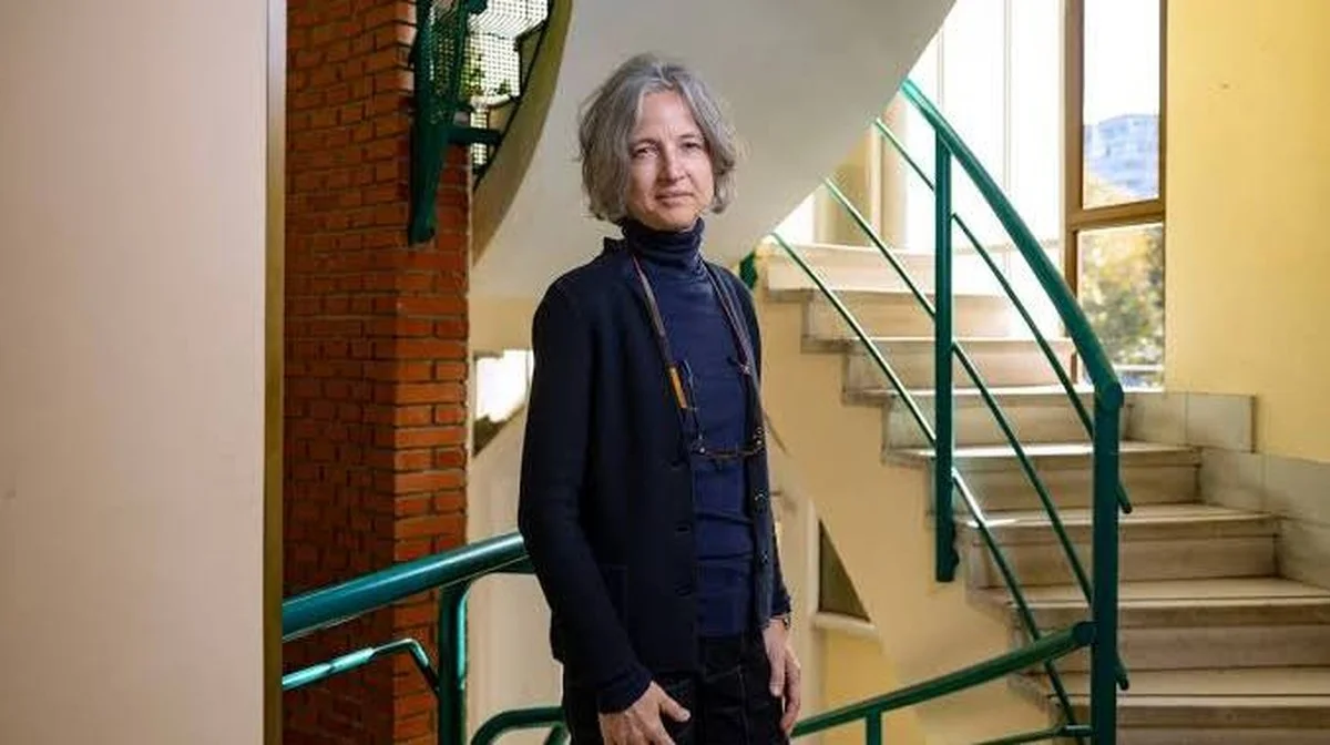 Liset Menéndez de la Prida: "Es ist nicht normal, ständig nach Vergnügen zu suchen; es ist wichtig, sich zu langweilen und ruhig zu sein"